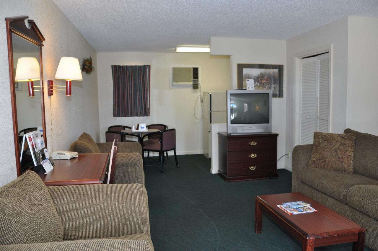 Merrimac Inn & Suites Williamsburg Exterior photo